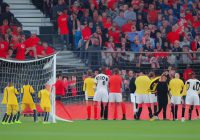 Co oznaczają żółte i czerwone kartki w piłce nożnej?